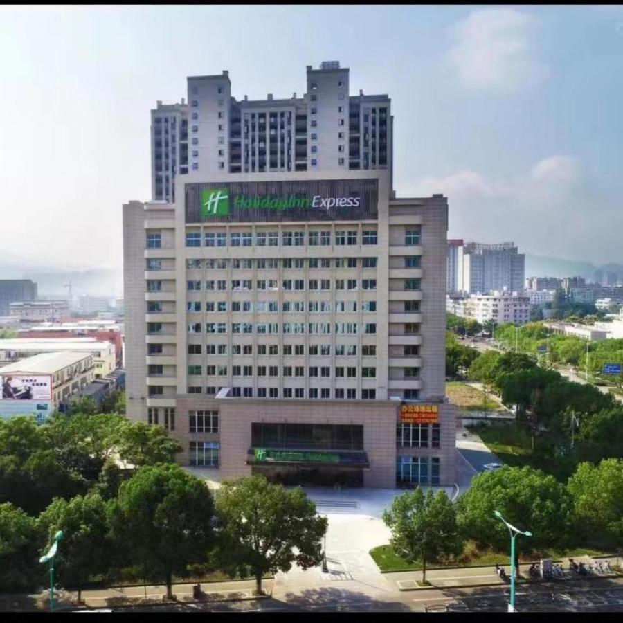 فندق هوليداي إن إكسبريس ليشوي سيتي سنتر Lishui  المظهر الخارجي الصورة